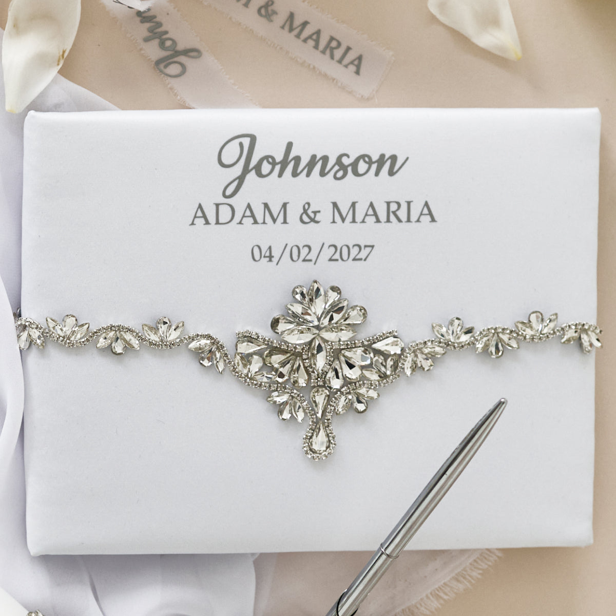 Guest book and pen White Ideal wedding