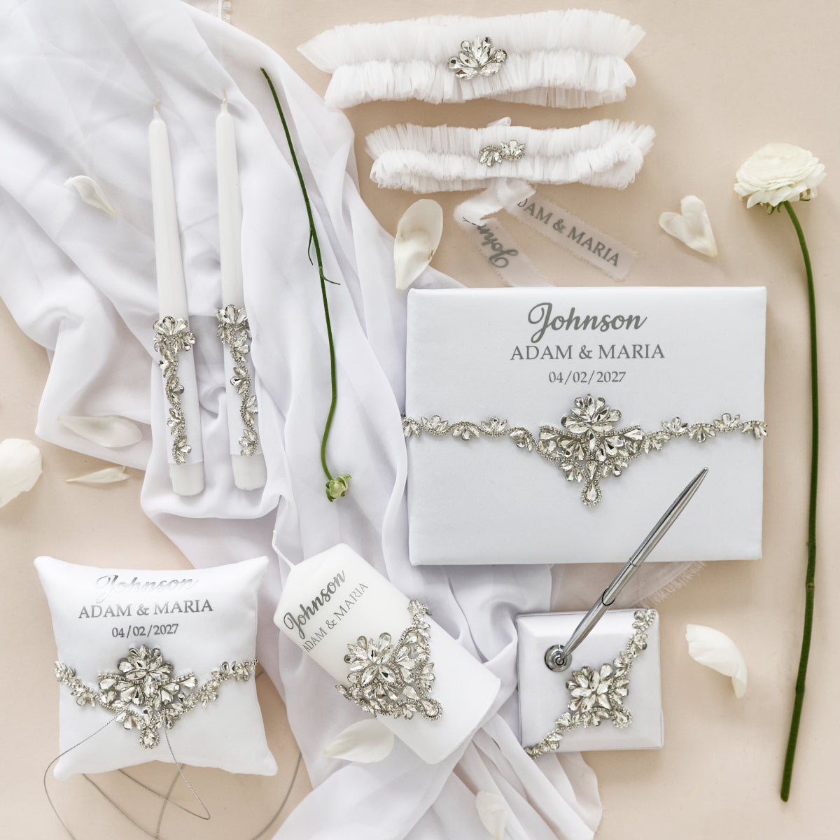 Guest book and pen White Ideal wedding