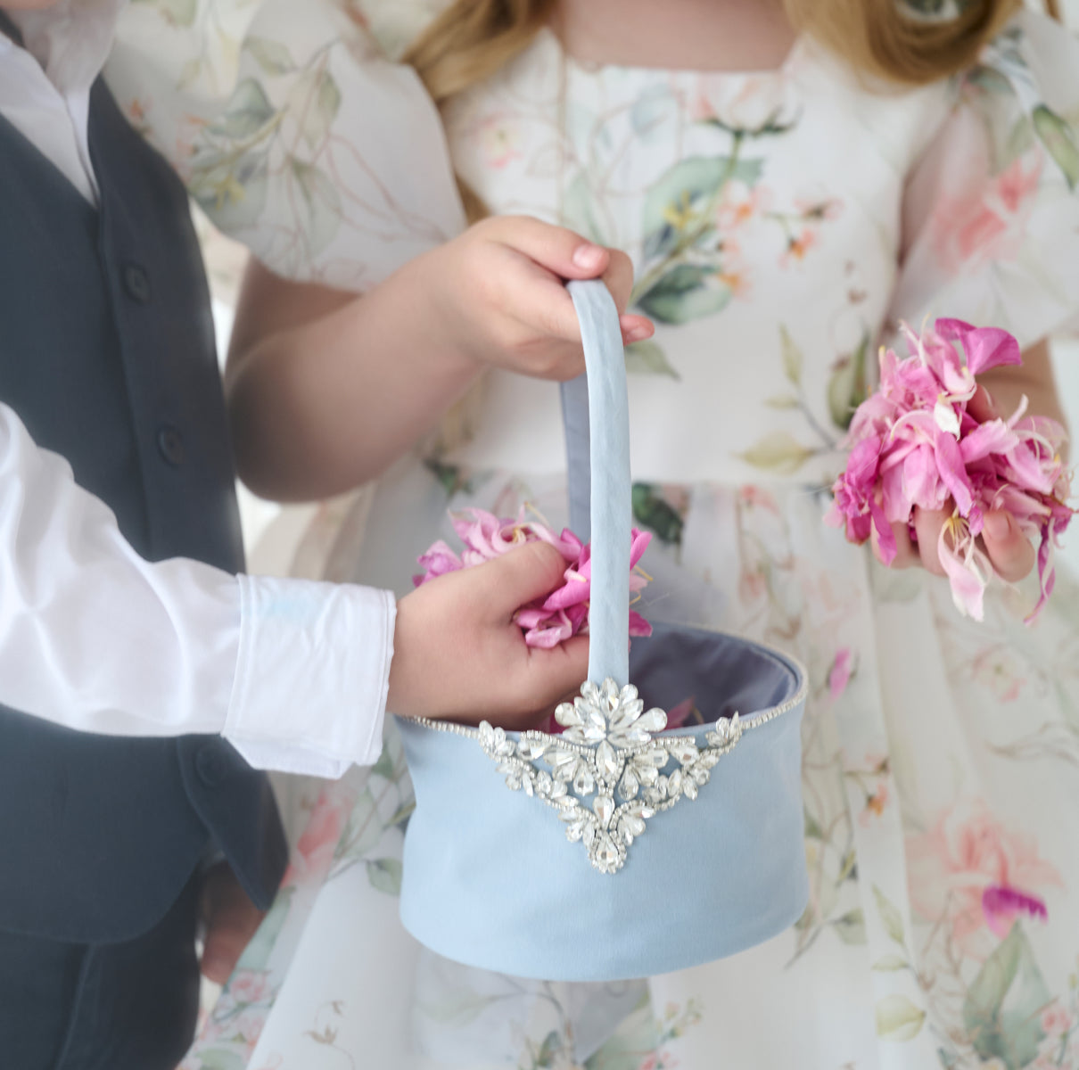 Blumenmädchenkorb Dusty Blue Infinity Hochzeit