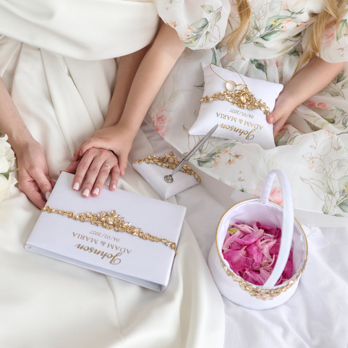 Wedding guest book White and gold Paradise