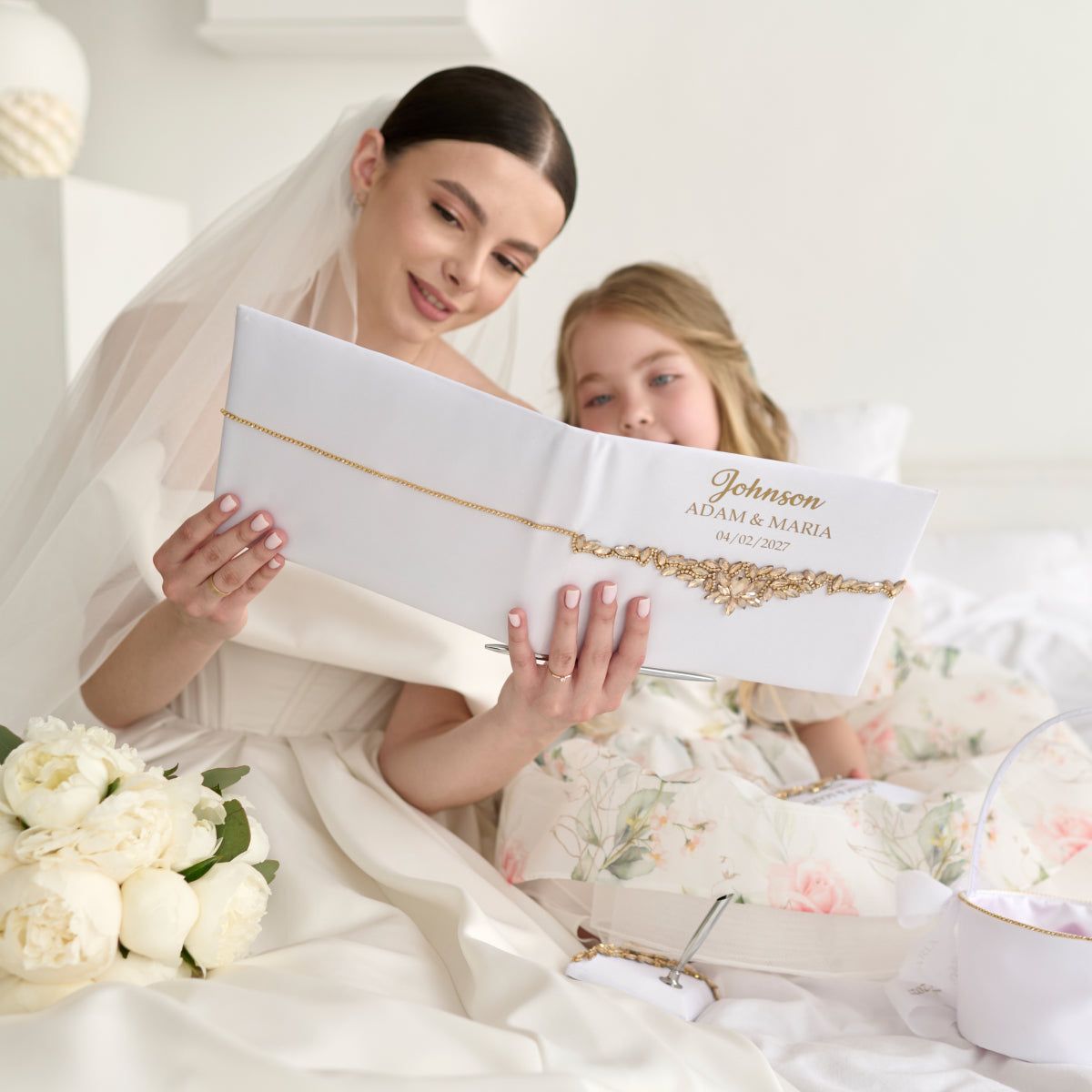 Wedding guest book White and gold Paradise