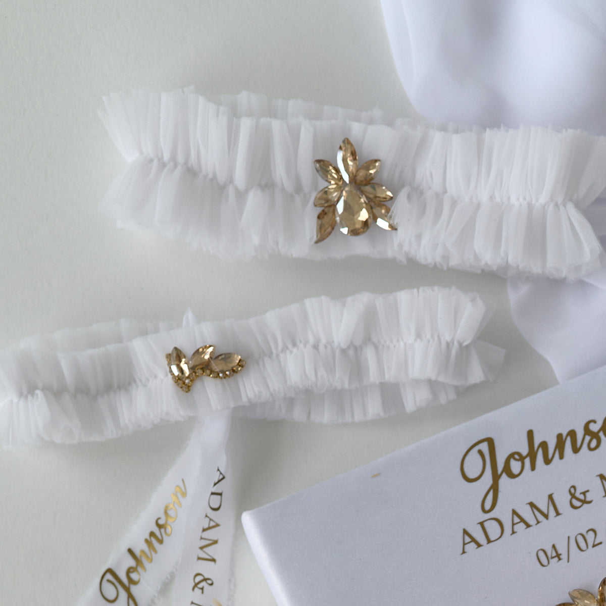 Wedding garter Set of 2 White and gold Paradise