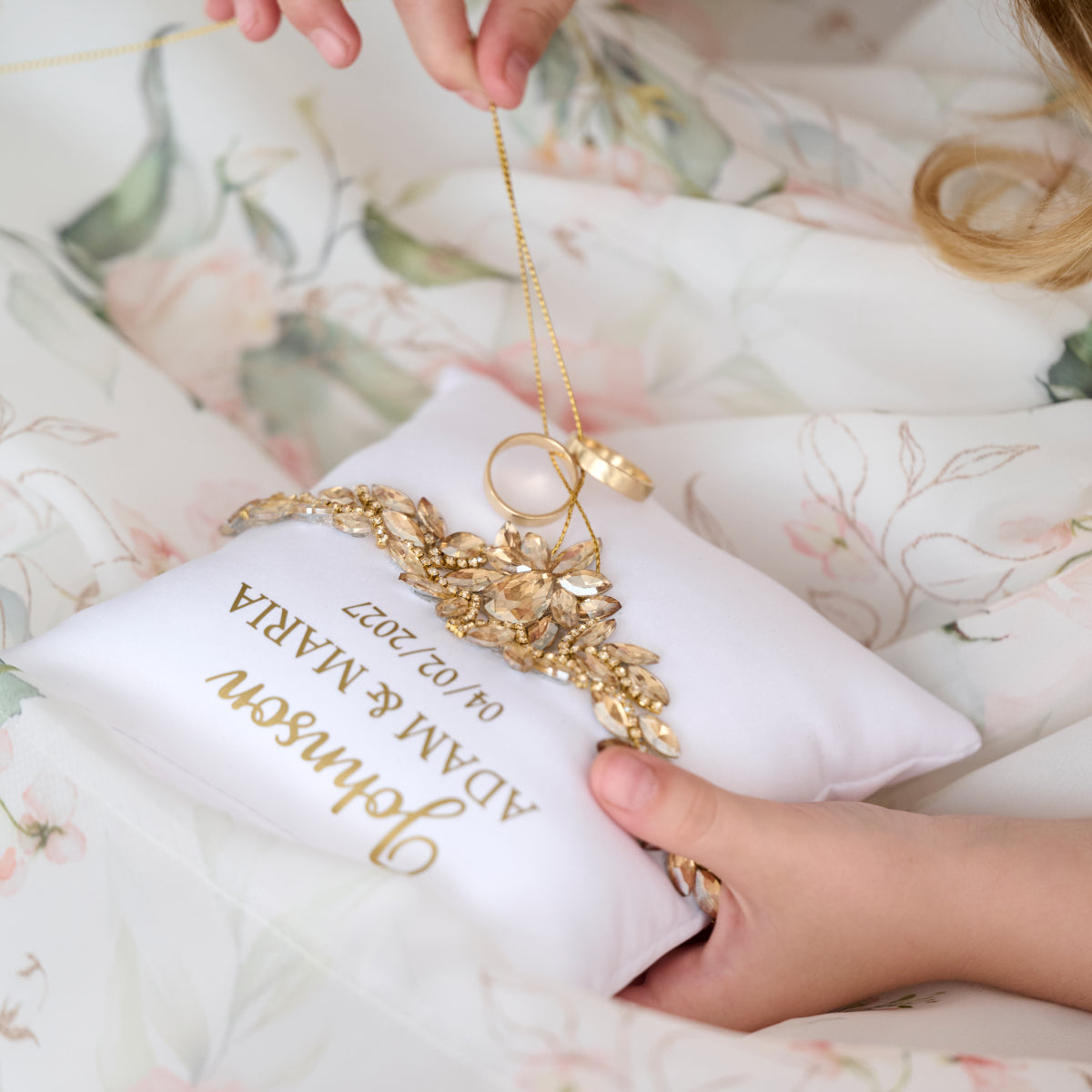 Ring pillow Whie and gold Paradise wedding